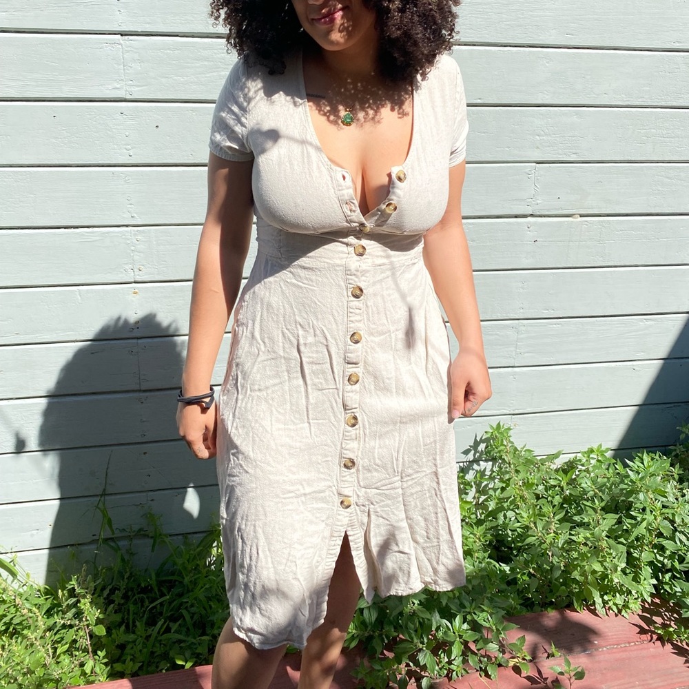 Pretty linen dress perfect for sunny weather!